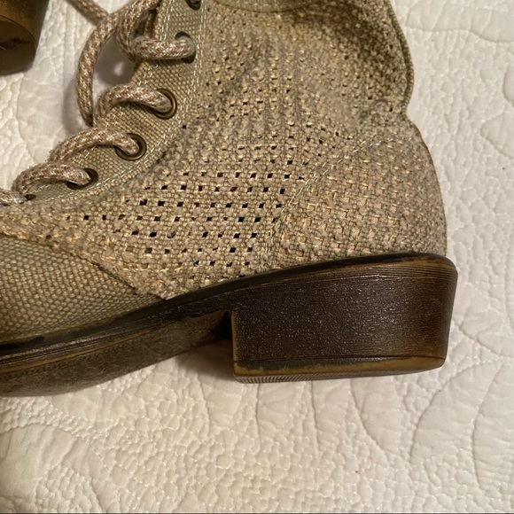 DIRTY LAUNDRY WOVEN BOOTIES, Size 7 - Picture 6 of 9